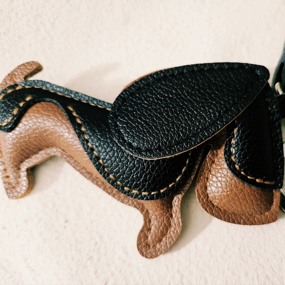NWOT Steve Madden Genuin Leather Dachshund Purse Charm Keychain Black Tan - Picture 10 of 14